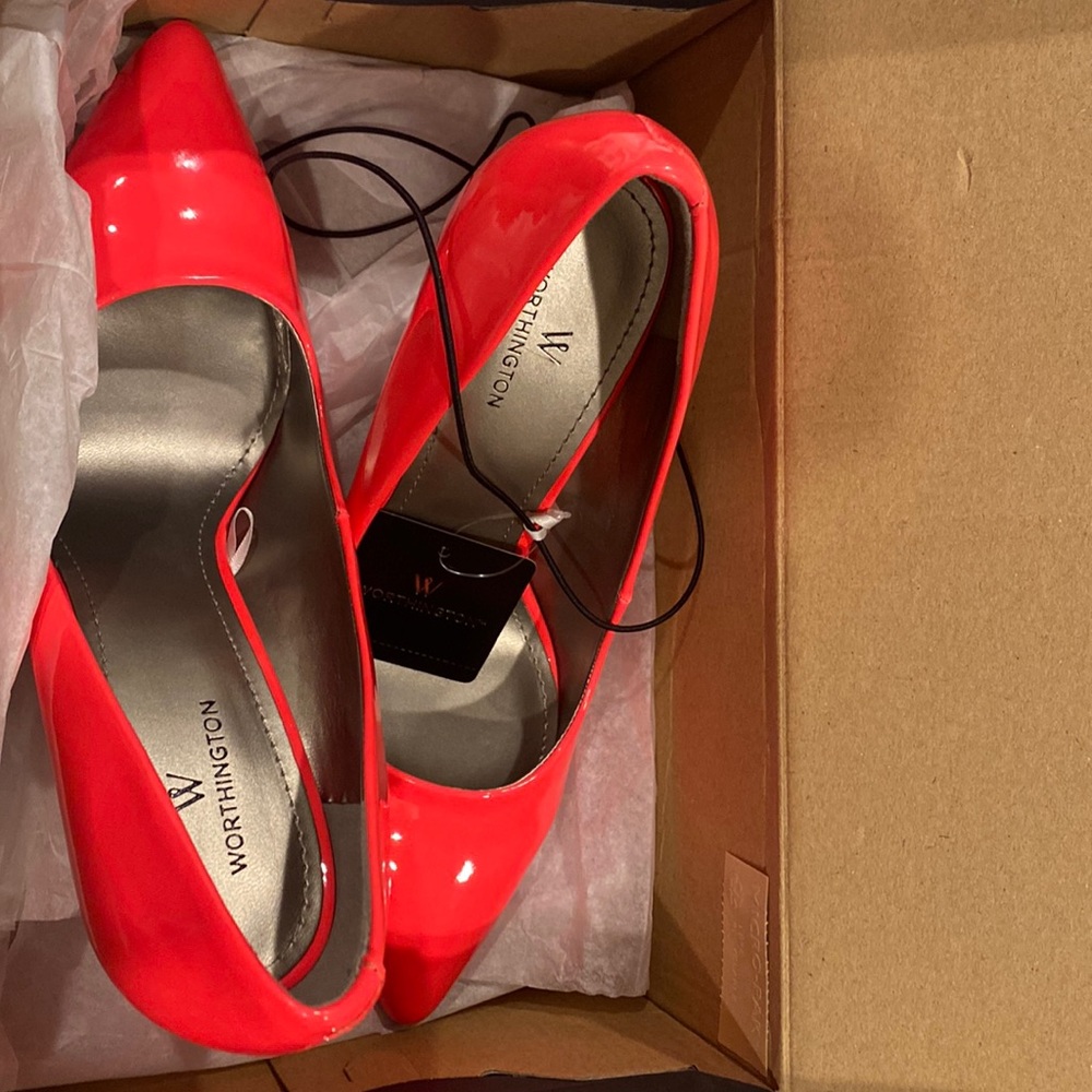 $30 Neon pink Worthington heels size 7.5